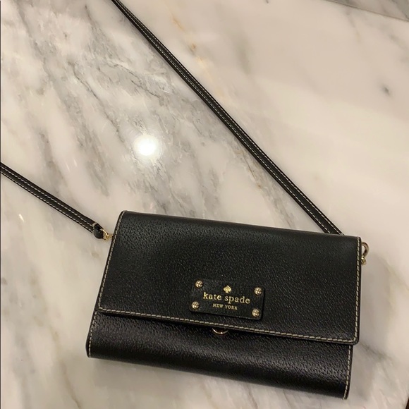 kate spade Handbags - KATE SPADE CROSS BODY PURSE!